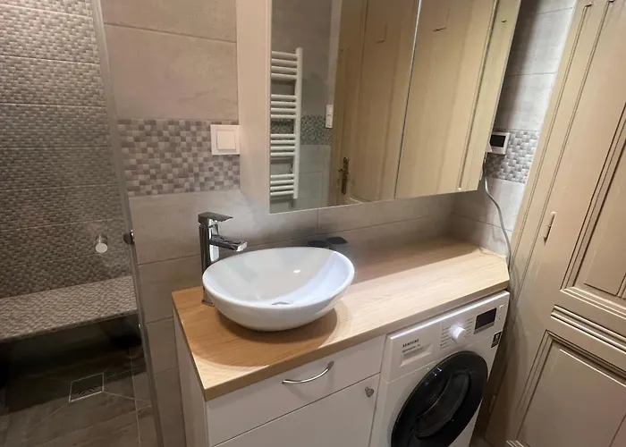 Quiet Luxury Oasis Near Szimpla - Balcony & 布达佩斯